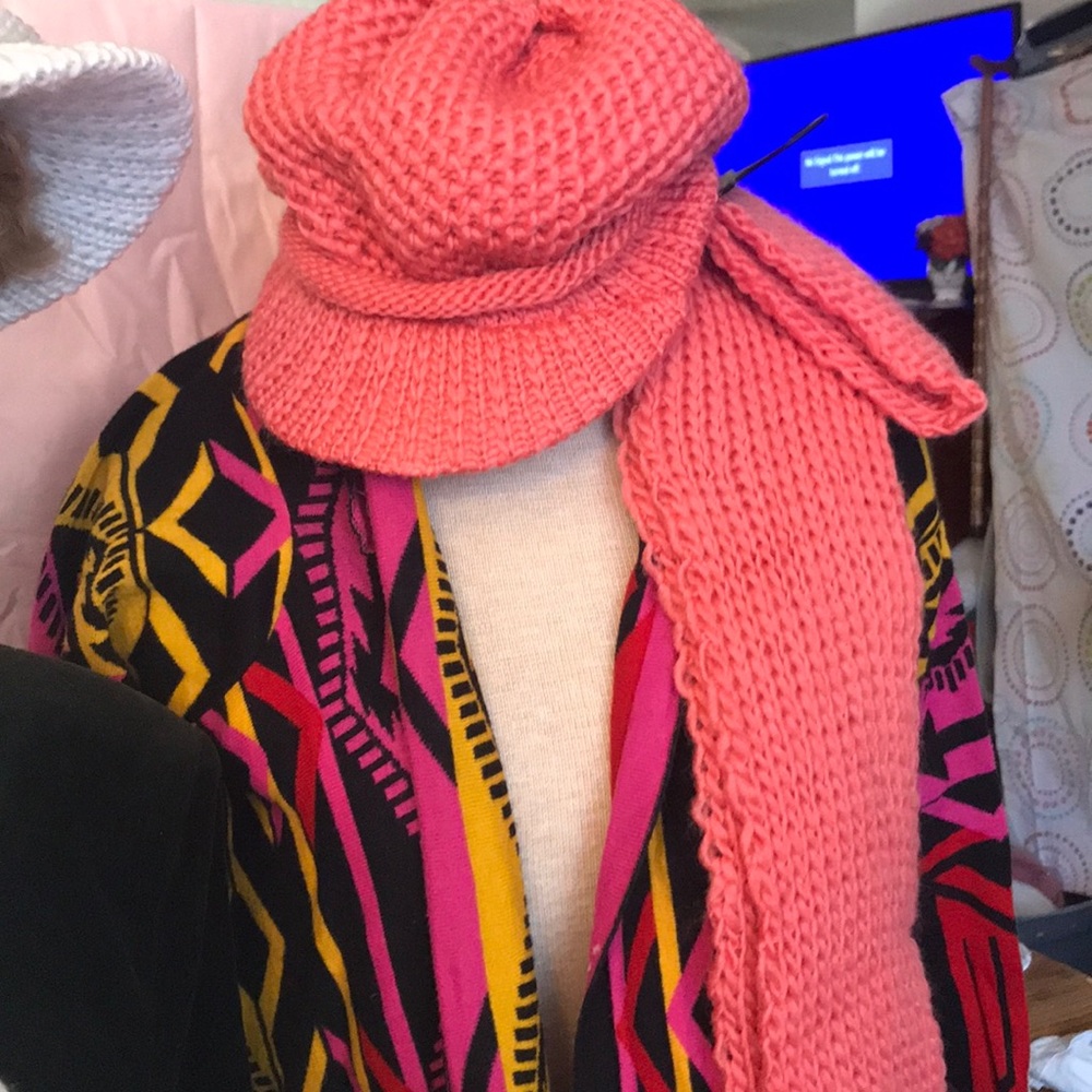 ๐ฅ2/15.00-Knitted bonnet and scarf - Set NWT - Picture 4 of 11